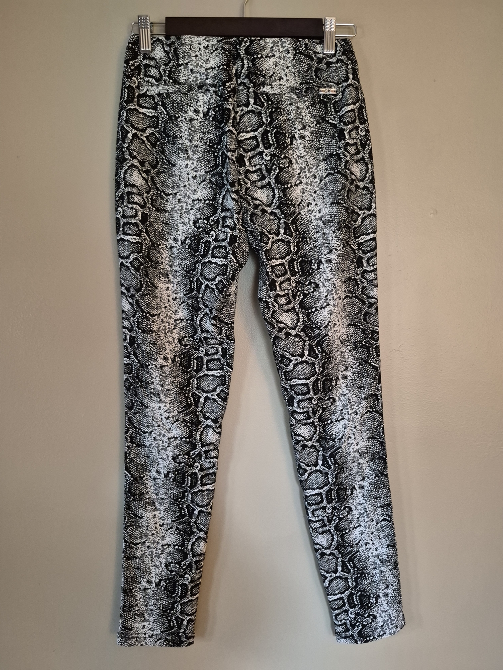 Calvin Klein Stretch Snakeskin Skinny Pants in Black & White Size 4 NWT